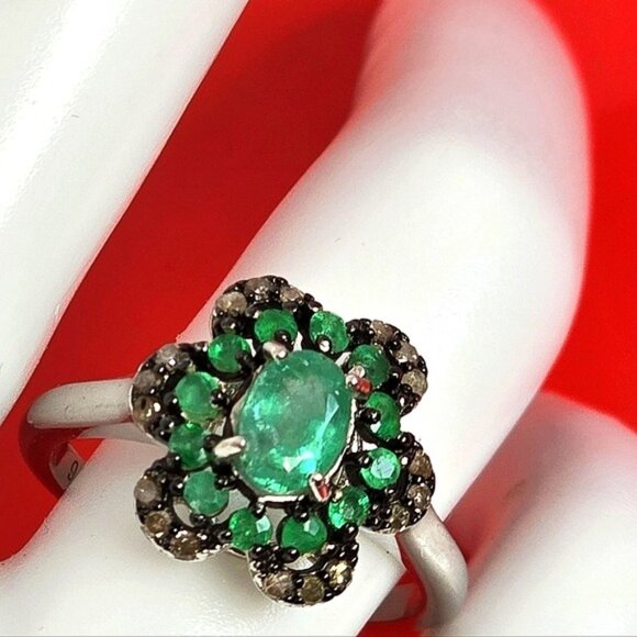 925 Sterling Silver Ring Sz 7 with Natural Emerald & 18 Natural Diamonds. - Picture 7 of 15